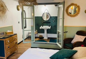 Chez TROTRO allows 18 year olds to book a room