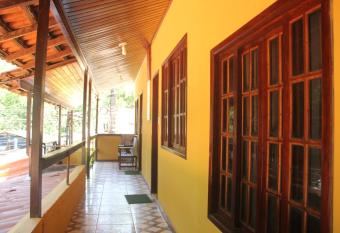 Lonier Villa Inn Economic allows 18 year olds to book a room