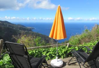 El Sitio allows 18 year olds to book a room