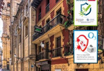 Pensi  n Amaiur has Balcony rooms