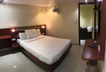 Hotel Castle Inn allows 18 year olds to book a room