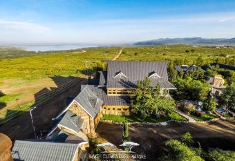 Lake Elementaita Nature Pebbles & Spar has rooms with a private hot tub