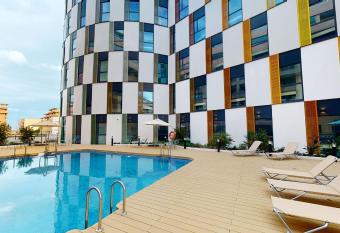 Resa Patacona allows 18 year olds to book a room