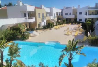 T2 de luxo em Albur-VIllage a 10 minutos da praia a p   allows 18 year olds to book a room