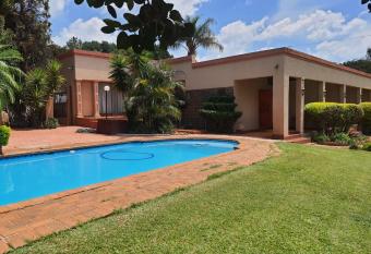 The Lionfish guesthouse has Balcony rooms
