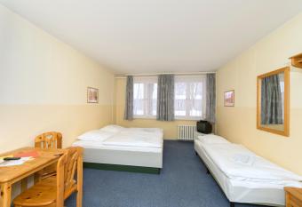 Pension Schwalbenweg allows 18 year olds to book a room