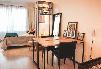 Boho Loft & Escrit  rio - Estilo e Praticidade allows 18 year olds to book a room