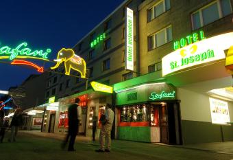 St.Joseph Hotel Hamburg - Reeperbahn St.Pauli Kiez allows 18 year olds to book a room