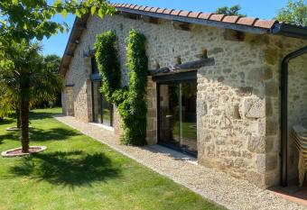 Grange de la Menagerie has Balcony rooms