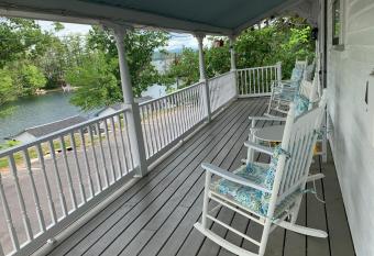 Winnisquam Lake House has Balcony rooms