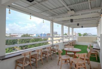 KoolKost Syariah at Ir Soekarno Solo Baru allows 18 year olds to book a room