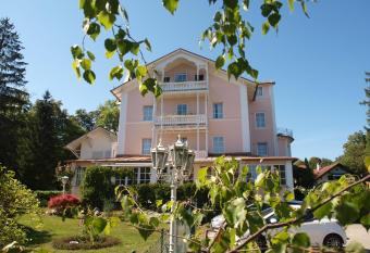 Hotel Villa Sisi has Balcony rooms