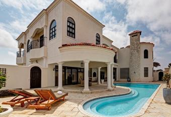 Lagoon Suites Boutique Hotel allows 18 year olds to book a room