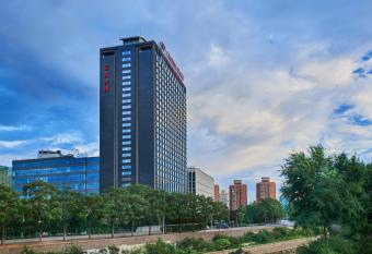 Crowne Plaza Beijing Sun Palace, an IHG Hotel allows 18 year olds to book a room