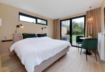 Schoorlse Suites has Balcony rooms