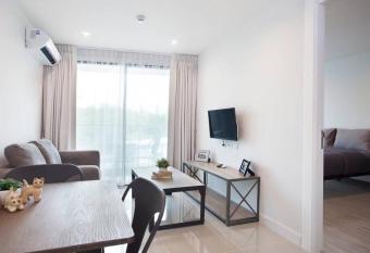 De Amber Bang Sarae by FunnyProperty has Balcony rooms