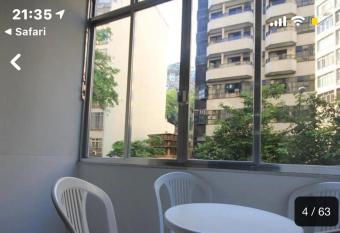 3 quartos Copacabana has Smoking/Balcony rooms