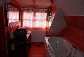 ETNO SELO VRANE  A Zlatar has rooms with a private hot tub