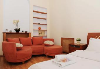 Premium Rent in Kiev Centre - Kiev has rooms with a private hot tub