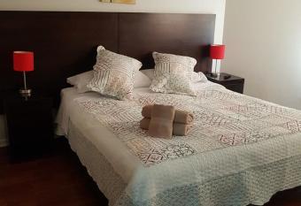 Departamentos Pontoni (Bellas Artes) allows 18 year olds to book a room