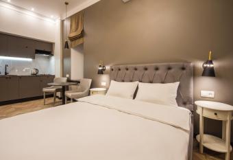 Apartments on Antonovycha allows 18 year olds to book a room