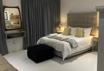 Miles House has Balcony rooms