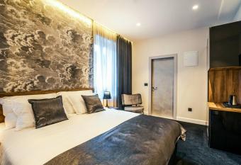 Calma LUXURY Rooms allows 18 year olds to book a room