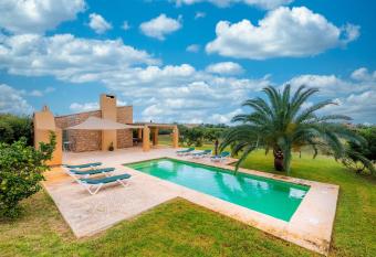 Ses Clovetes has Balcony rooms