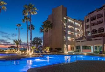 Marina Pinacate B-215 allows 18 year olds to book a room