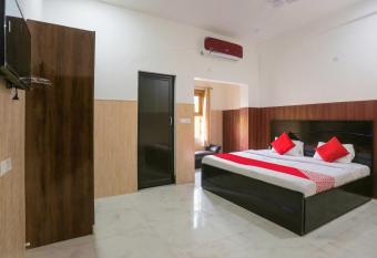 OYO Hotel Mayur allows 18 year olds to book a room