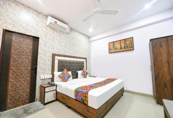 FabExpress Golden Stone allows 18 year olds to book a room