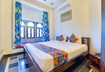 FabExpress Achrol Palace allows 18 year olds to book a room