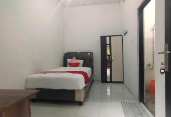 OYO 90157 Griya Andon Syariah allows 18 year olds to book a room