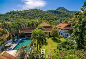 Bali Style Mansion in Great Location! WL2 allows 18 year olds to book a room