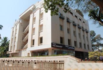 Hotel Casa Meridian allows 18 year olds to book a room