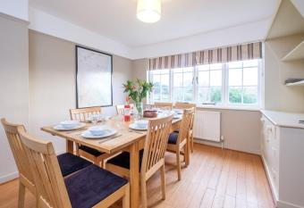 Sanctuary House has Balcony rooms