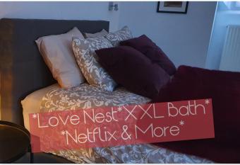 Charmant studio avec grande baignoire allows 18 year olds to book a room