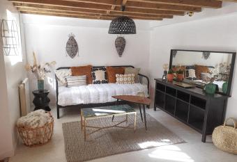 Studio de charme proche de la gare, et du centre ville allows 18 year olds to book a room