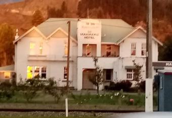Manakau House The Old Manakau Hotel 1920 allows 18 year olds to book a room