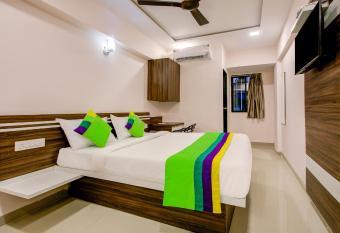 Treebo Trend Kings Inn Vashi has Smoking rooms