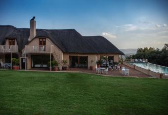 Steynshoop Mountain Lodge (Hotel) allows 18 year olds to book a room