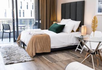 Menlyn Residence - Luxury Studio Apartment allows 18 year olds to book a room