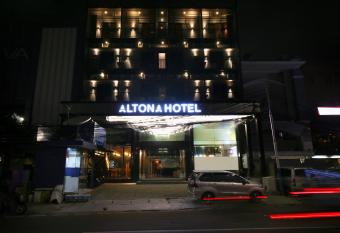 Altona Hotel has Smoking/Balcony rooms