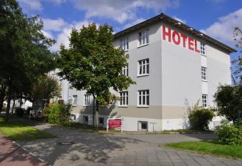 Apart Hotel Ferdinand Berlin allows 18 year olds to book a room