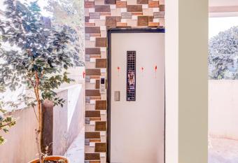 OYO VSK332 Sri Deepika Ramachandran Residency allows 18 year olds to book a room