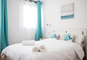 Hostal Sol 4 allows 18 year olds to book a room