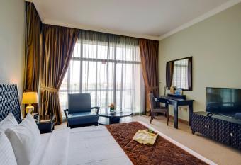 Oryx Hotel allows 18 year olds to book a room