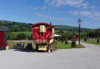Rosie traditional Gypsy Wagon allows 18 year olds to book a room