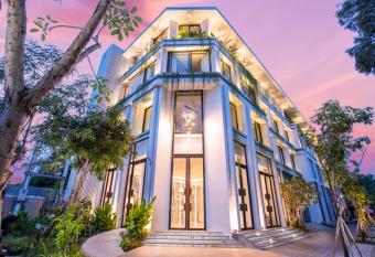 UTEY Hotel allows 18 year olds to book a room