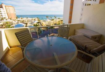Las Palmas Resort Condo 403 with amazing sea view has rooms with a private hot tub